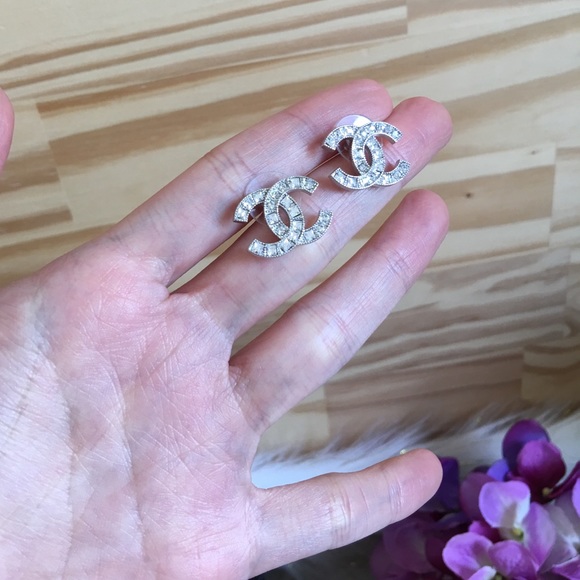 Authentic Preowned Chanel logo earrings - Picture 4 of 5